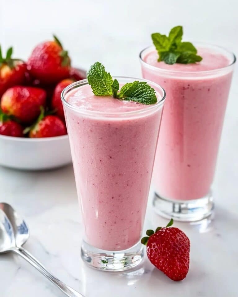 Strawberry Oatmeal Breakfast Smoothie Recipe